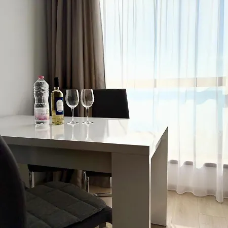 Sea View 3 Apartment *